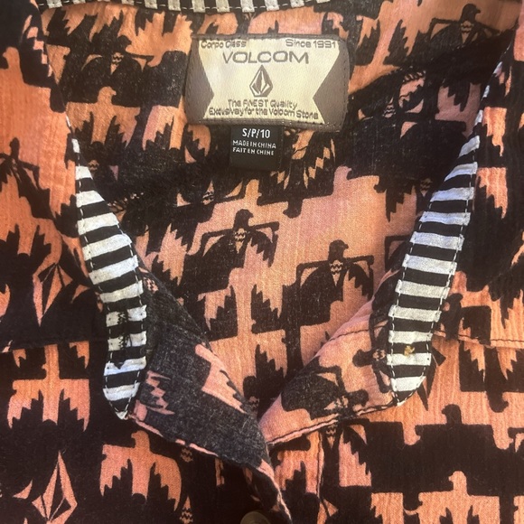 Volcom Women’s Long Sleeve Lightweight 100% Cotton Pink/Black Top - Picture 2 of 7